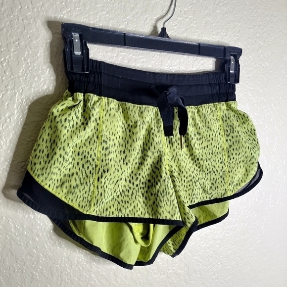 Lululemon Dottie Dash Clarity Yellow Black Hotty Hot Drawstring Shorts sz 4 - Picture 3 of 6